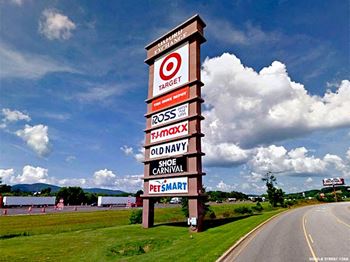 oxford exchange shopping center road sign